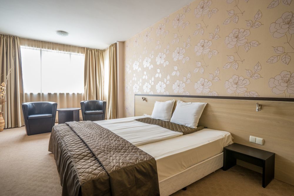 Hotel Avenue By Hmg-free Parking-free Wi-fi